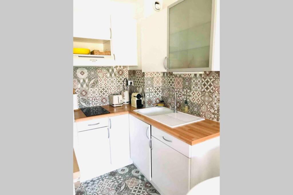 La Petite Pinede Studio Climatise Proche Plage Sanary-sur-Mer Exterior photo