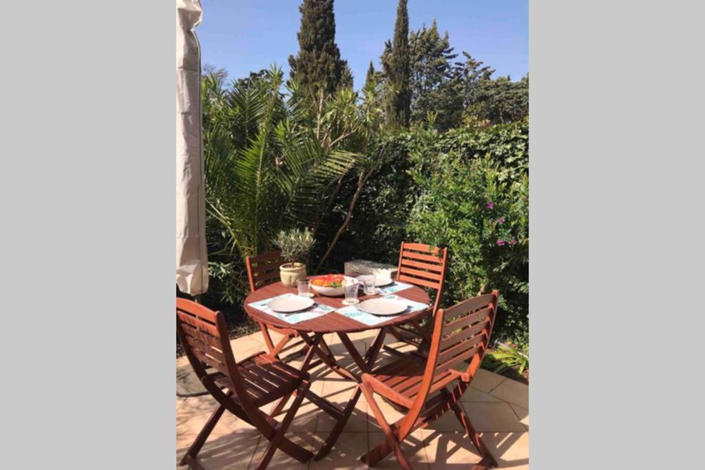 La Petite Pinede Studio Climatise Proche Plage Sanary-sur-Mer Exterior photo